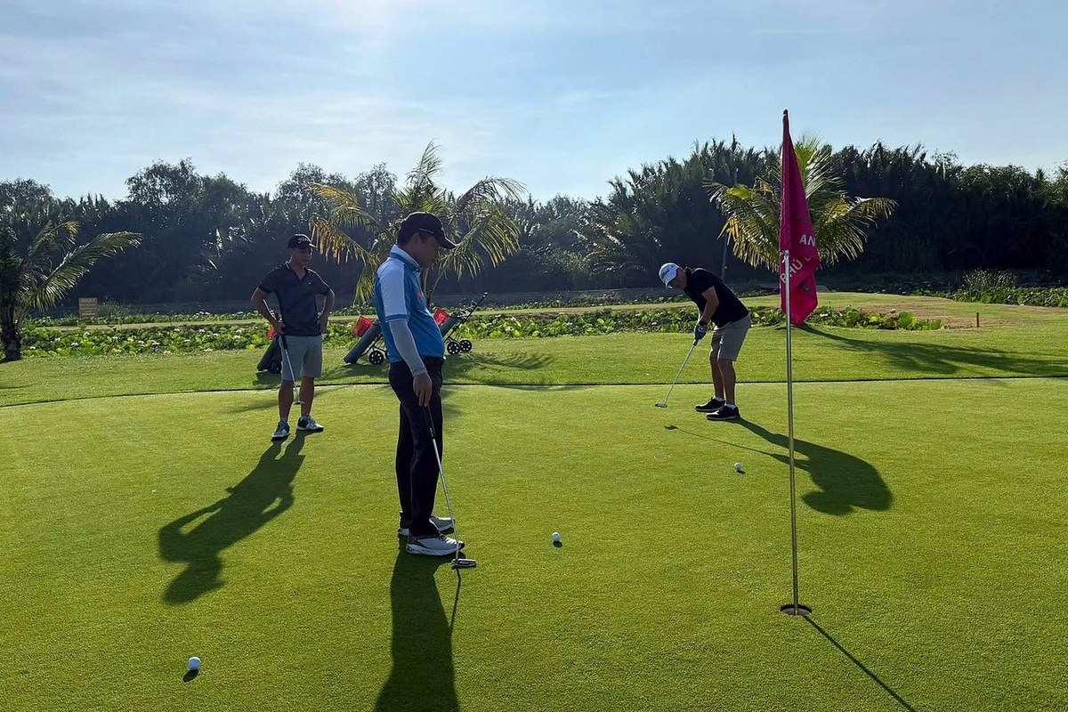 Khu thảm tập của Lotus Golf vào buổi sáng